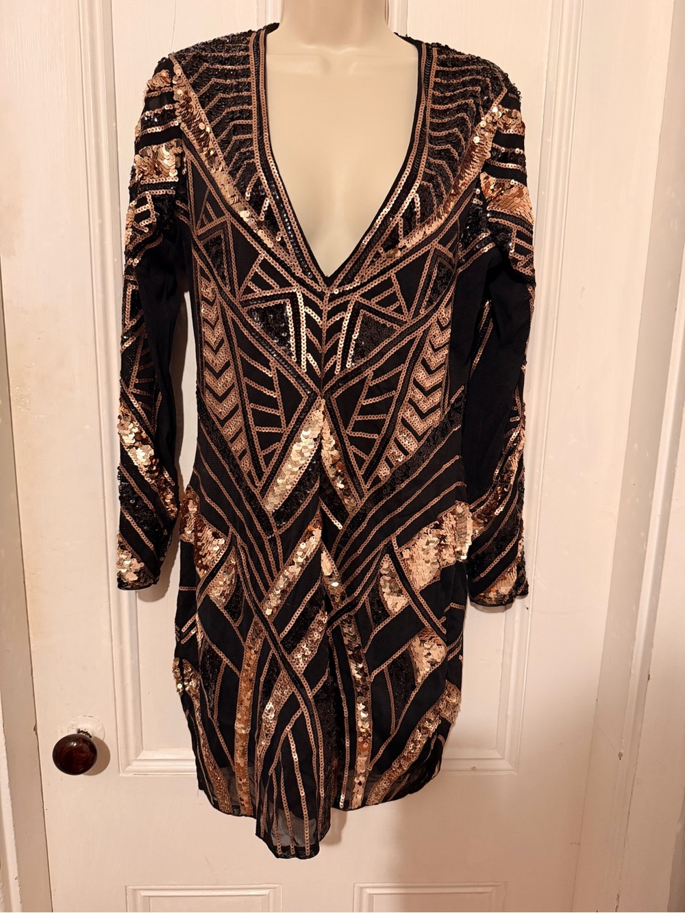 EXPRESS Black and Gold Sequin V-Neck Women’s Party Dress L